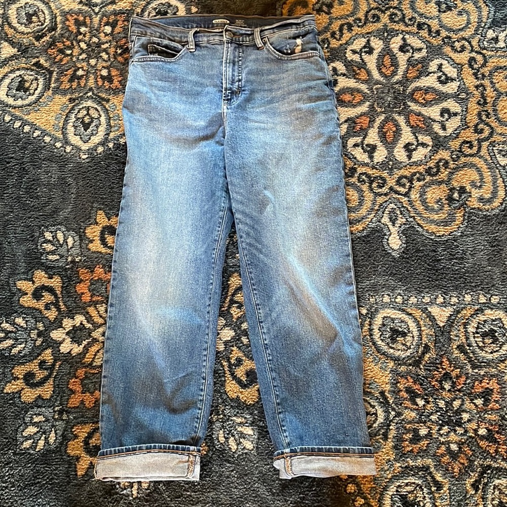 Old Navy “The Sky High Straight” Jean. Size: 6. 99% Cotton.